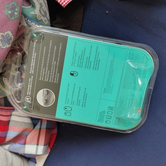 Logitech M510 Wireless Computer Mouse - Picture 2 of 9